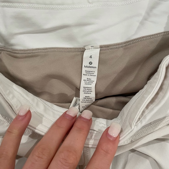 Lulu size 4, white shorts, worn once - Picture 3 of 3